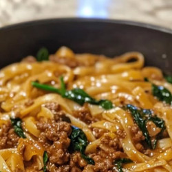 One-pot Beef And Garlic Parmesan Spinach Pasta