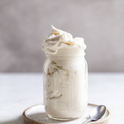 5 Minute Easy Vanilla Frosting