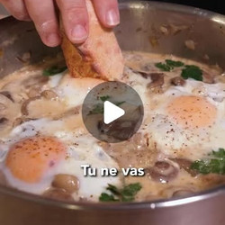 Champignons Et Oeufs À La Chakchouka
