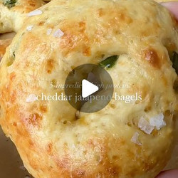 5-ingredient Jalapeno Cheddar Bagels