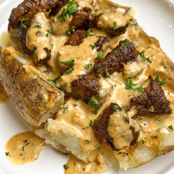 Loaded Baked Potato With Steak Bites