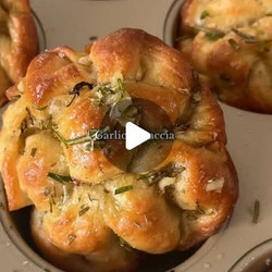 Rosemary Garlic Focaccia Muffins