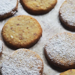 Buttery Lemon And Almond Shortbread Biscuits