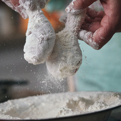 The Absolute Best Type Of Flour To Use When Making Fried Chicken