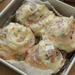 Funfetti Birthday Cake Cinnamon Rolls (sprinkles)