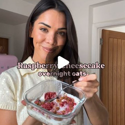 Raspberry Cheesecake Overnight Oats