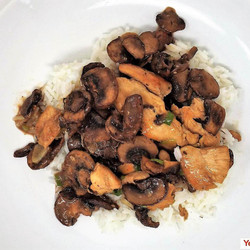 Stir Fried Chicken And Mushrooms With Garlic