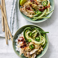Simpele Kip Met Citroengras, Gembersiroop En Courgettenoedels