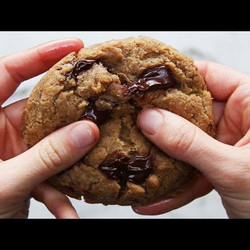 Vegan Chocolate Chip Cookies