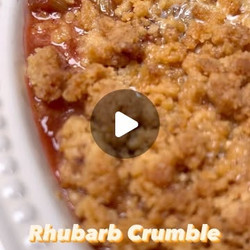 Rhubarb Crumble With Crunchy Crumble Top