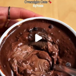 Chocolate Protein Oat Breakfast Bowl