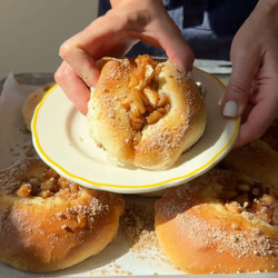 Soft, Pillowy Rolls With Custard And Caramelized Apples