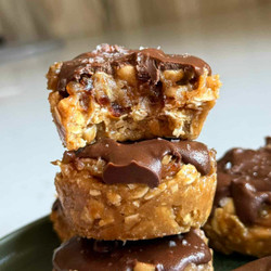 No Bake Snickers Oat Cups