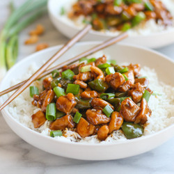 Chicken, Bell Pepper &amp; Cashew Stir-fry Over Rice