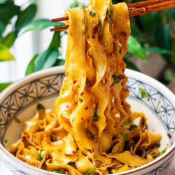 10-minute Garlic Chili Oil Noodles