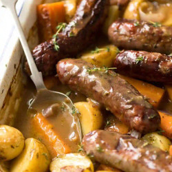 Oven Baked Sausages With Potatoes, Vegetable And Gravy!