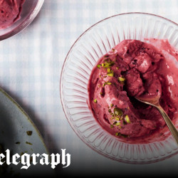 Five-minute Berry Fro-yo
