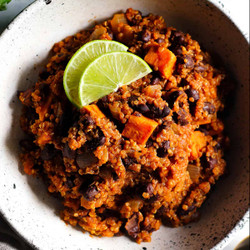 Vegan Quinoa &amp; Sweet Potato Chili
