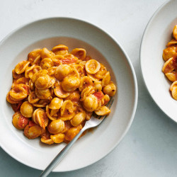 Roasted White Bean And Tomato Pasta