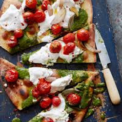 Tomato, Pesto &amp; Garlic-pizza