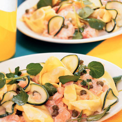 Kaastortelloni Met Zalmroomsaus