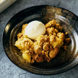 Gingerbread Apple Crumble