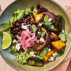 Roasted Veggie &amp; Black Bean Bowls Are Packed With 17 Grams Of Fiber