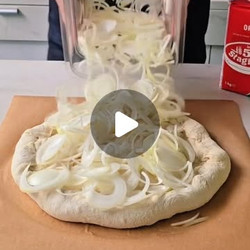Fugazzeta Con Borde Relleno Argentinian  pizza