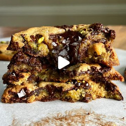 Brown Butter Pistachio Cream Chocolate Chip Cookies