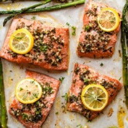 Quick &amp; Easy Baked Lemon Garlic Salmon