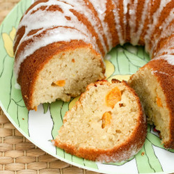 Stay Gold(en Berry Apple Honey) Bundt Cake