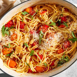 Spaghetti With Cherry Tomatoes Melted In Garlic Butter