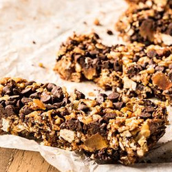 Sweet And Salty Chocolate Chip Granola Bars - Homemade Method