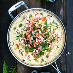 Krämig Panna Med Kräftstjärtar, Purjolök Och Dill