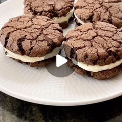 Oreo Cookie Sandwiches With Cream Cheese Icing