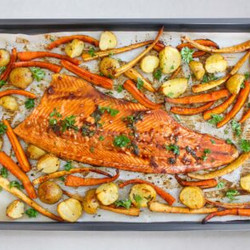 Truite À L’érable Et Légumes Grillés Sur Plaque