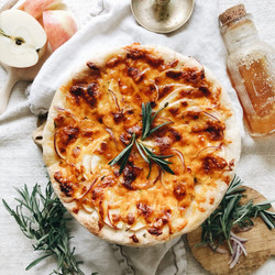 Skillet Apple Cheddar Pie