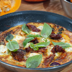 Kürbis-frittata Mit Feta Und Getrockneten Tomaten