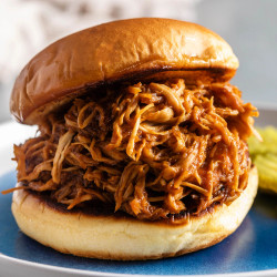 (IP) Crock Pot / Instant Pot Pulled Chicken Burgers
