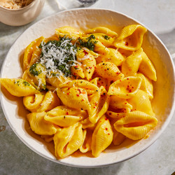Cremige Karotten-pasta Mit Würzigem Karottengrün-pesto