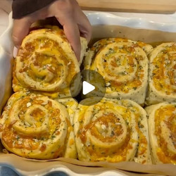 Cheesy Garlic Rolls