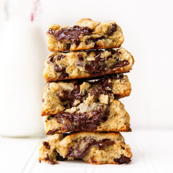 Copycat Levain Bakery Chocolate Chip Cookies