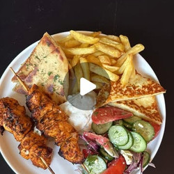 Mediterrane Hähnchen-spieße Mit Focaccia & Beilagen (4 Personen)