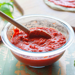 Homemade Fresh Tomato Pizza Sauce