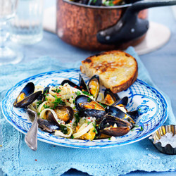 Musselpasta Med Krämig Vinsås