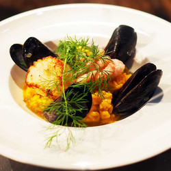 Skaldjursrisotto Med Blåmusslor Och Saffran