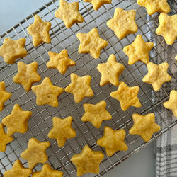 Cheddar & Carrot Crackers