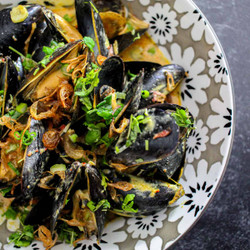 Malaysian Red Curry Mussels (chem Chép Sốt Cà Ri Đỏ Malaysia)