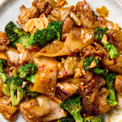 Pad See Ew (thai Stir-fried Soy Sauce Noodles)