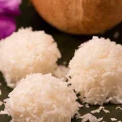 Marshallese Chukuchuk (rice Balls In Coconut)